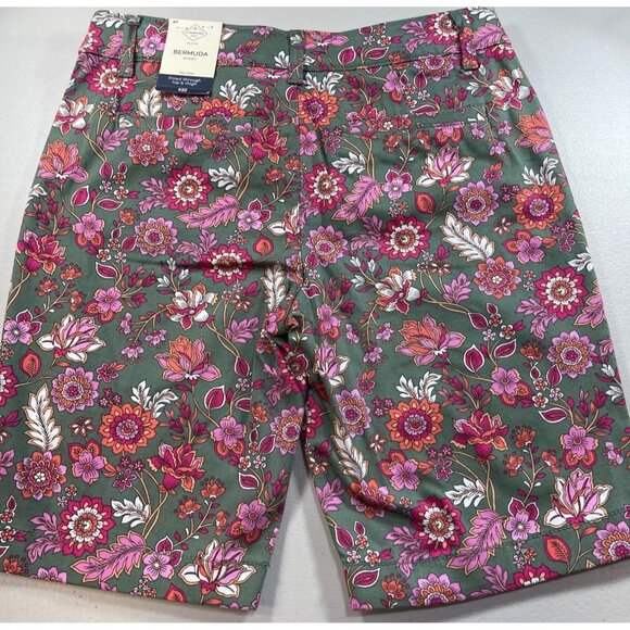 St John's Bay Womens Size 4P Bermuda Shorts Floral Green Secretly Slender Tummy - Picture 2 of 11